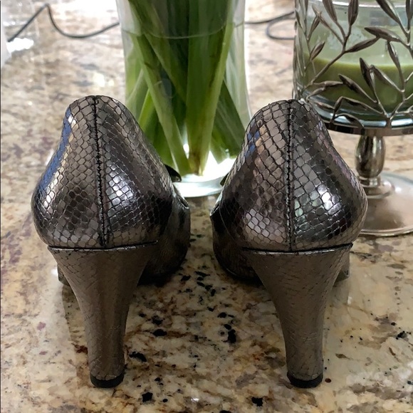 JILL STUART Metallic Snake Skin Pumps - Picture 4 of 7